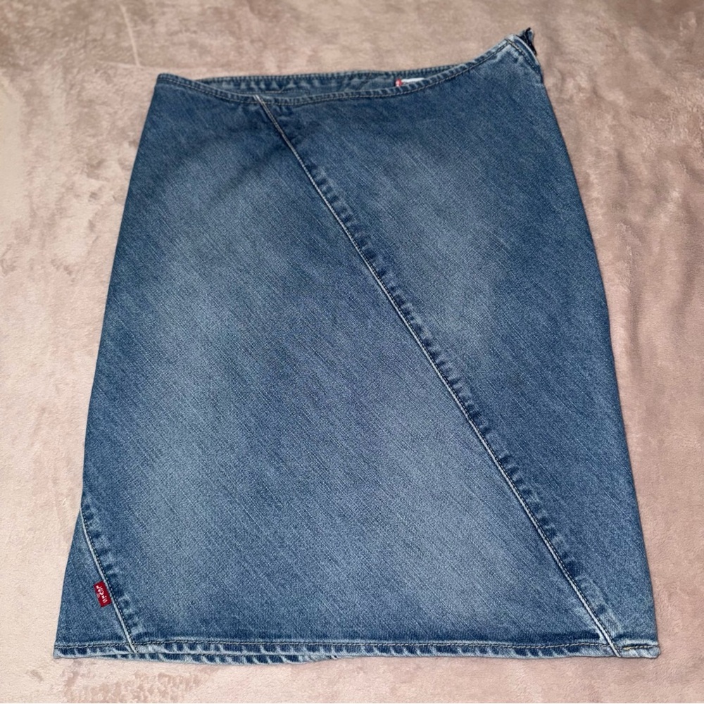 11/2001/vintage Levi’s skirt size S